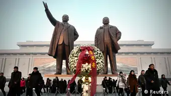 Nordkorea Kim Jong Un Gedenktag Pyongyang Statue Kim Il Sung und Kim Jong Il