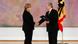 Angela Merkel wird von Joachim Gauck zur Kanzlerin vereidigt (Foto: Reuters) Angela Merkel wird von Joachim Gauck zur Kanzlerin vereidigt (Foto: Reuters)