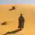 Mann allein in der Wüste, Szene aus "Der Medicus" (Foto: Universal Pictures Germany")