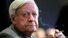 هيلموت شميدت – المدخن الألماني الأبرز يحتفل بعيد ميلاده الـ95