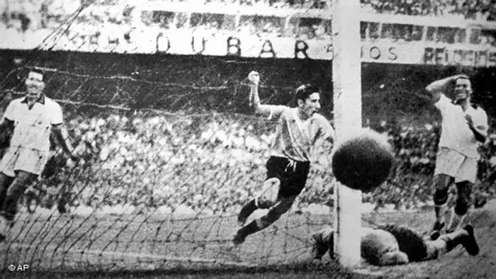 WM 1950 Brasilien Uruguay Tor vom Spieler Ghiggia aus Uruguay