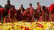 En India, mujeres prenden velas en memoria de sus seres queridos muertos en 2004. En India, mujeres prenden velas en memoria de sus seres queridos muertos en 2004.