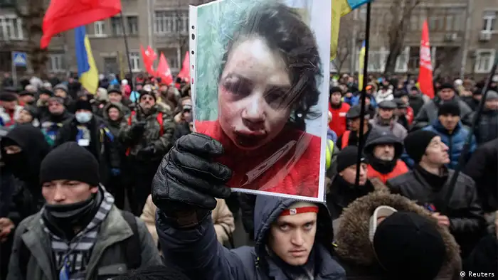 Pro-europäische Proteste in Kiew, Ukraine, nach Überfall auf Journalistin Tetjana Chornovol