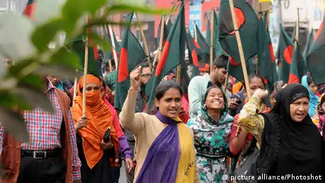 Bangladesch Polizei Khaleda Zia Residenz Dhaka Protest Rally Wahlen (picture alliance/Photoshot)