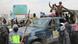 Protestierende Sunniten erobern ein Polizeifahrzeug in Ramadi (foto: reuters) Protestierende Sunniten erobern ein Polizeifahrzeug in Ramadi (foto: reuters)