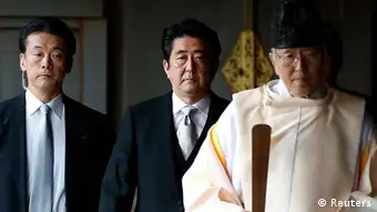 Yasukuni Schrein Japan / Yasukuni-Schrein Shinzo Abe