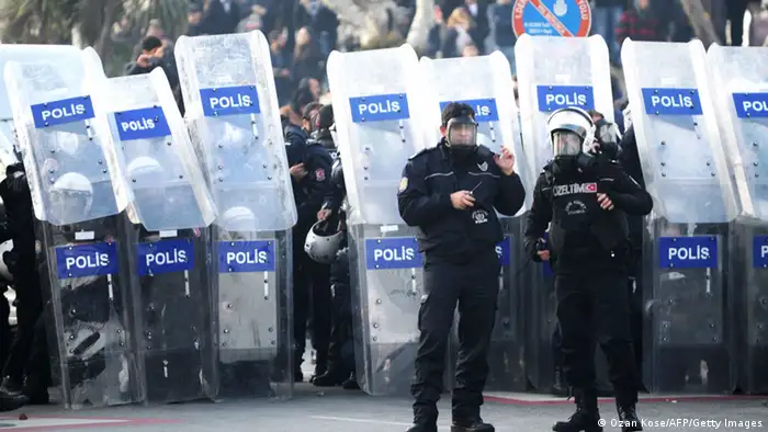Полиция на площади Таксим в Стамбуле