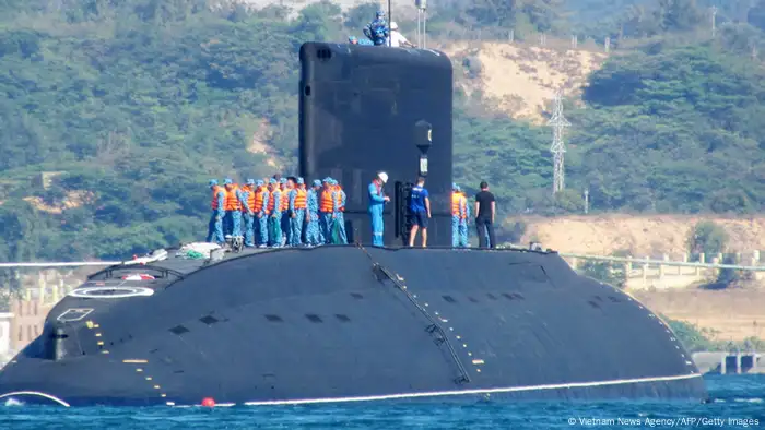 Vietnam U-Boot im Hafen von Cam Ranh Bay 03.01.2014