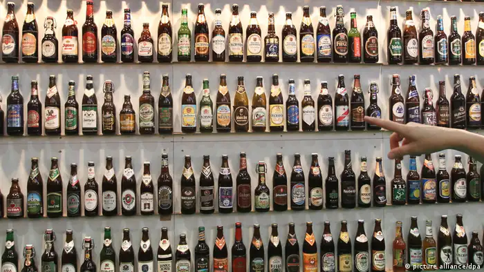 Bierflaschen Biersorten Vielfalt Regal 