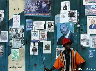 利比里亚街头海报栏