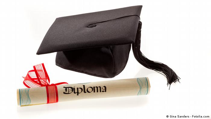 Cât mai valorează o diplomă?