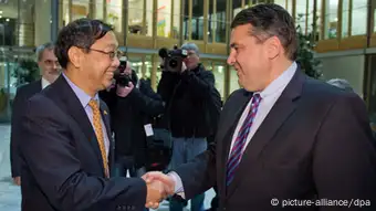 Eröffnung der chinesischen Handelskammer in Berlin Sigmar Gabriel Shi Mingde