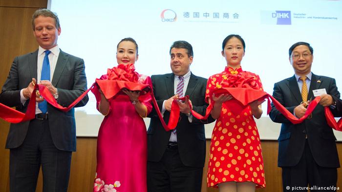 Eröffnung der chinesischen Handelskammer in Berlin mit Sigmar Gabriel (M.) (Foto: dpa)