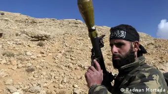 یک رزمنده داعش در سوریه