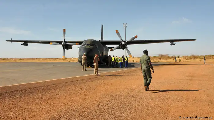 Bundeswehr Mali Transall Flugzeug Flughafen Mopti