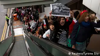 Hong Kong - Tausende demonstrieren gegen schlechte Arbeitsbedingungen für ausländische Hausangestellte