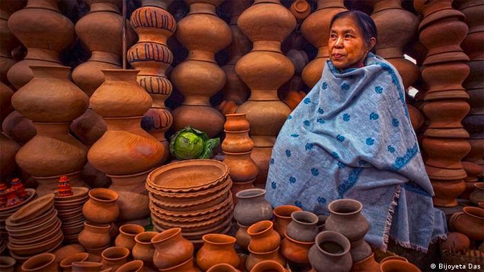 Indien Manipur Markt nur für Frauen Krüge Schüsseln Teller (Bijoyeta Das)