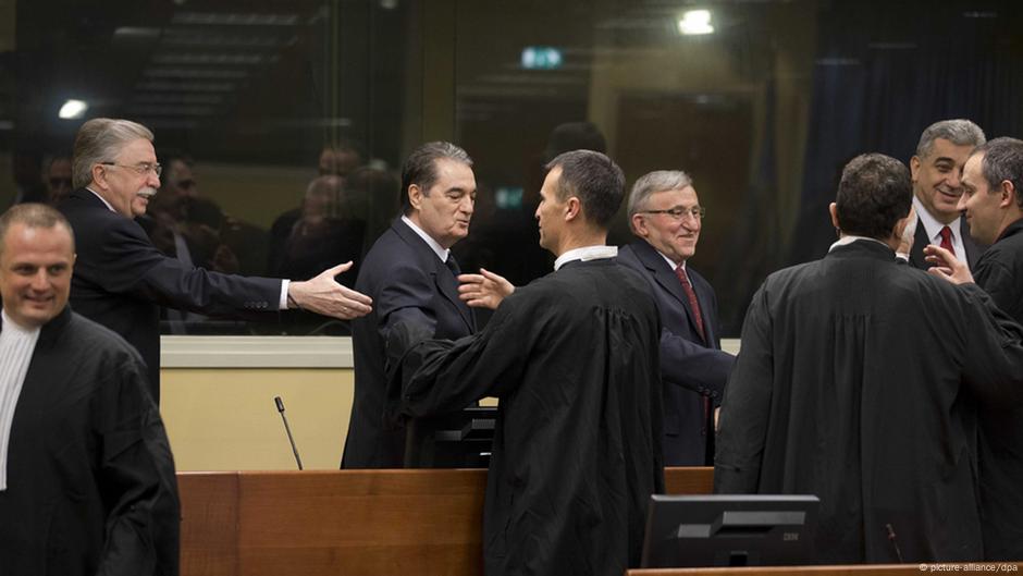 Šainović, Pavković, Lazarević i policijski general Sreten Lukić u haškoj sudnici 2014.