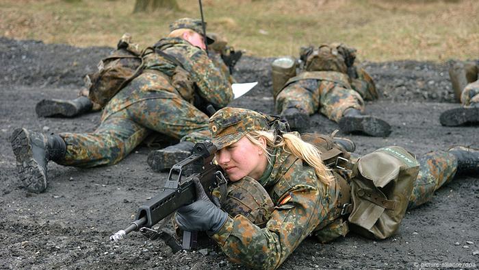 German Army Losing Luster For Female Members Germany News And In Depth Reporting From Berlin And Beyond Dw 26 01 2014