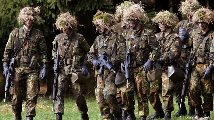 Bundeswehr Ausbildung mit Waffe