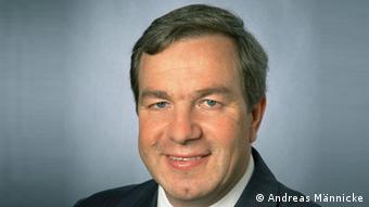 Андреас Меннике - глава консалтинговой компании ESI East Stock Informationsdienste в Гамбурге, специалист по фондовым и валютным рынкам России и стран Восточной Европы