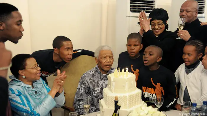Nelson Mandela im Kreise seiner Familie