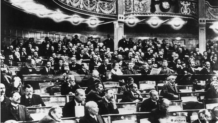 Weimarer Nationalversammlung 1919 (picture-alliance/akg-images)
