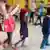 Kinder tanzen bei einer Musikstunde durch die Kindertagesstätte Nazareth in Hannover (Foto: dpa)