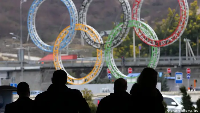 Olympische Ringe am Flughafen bei Sotschi