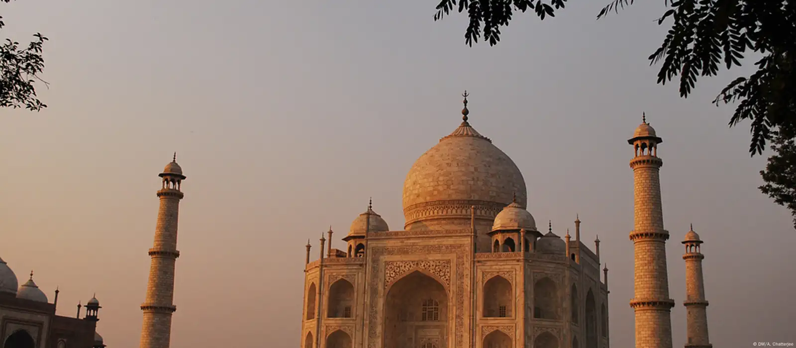 People Visit the Taj Mahal in India Editorial Photo - Image of heritage,  entrance: 160653736