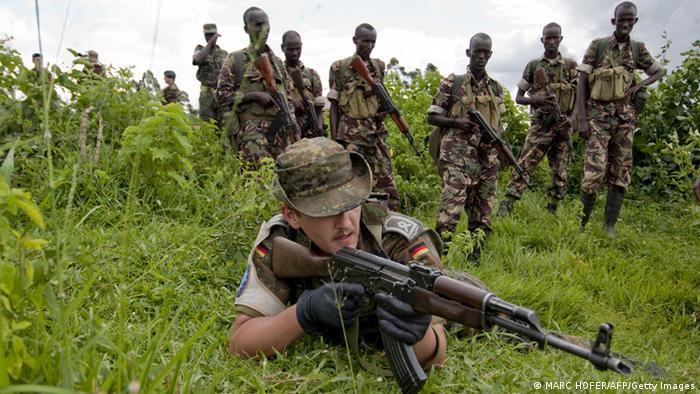 Bundeswehr bildet somalische Soldaten in Uganda aus (Foto: AFP)
