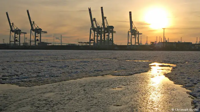 Le port de Hambourg est le plus grand port de commerce d'Allemagne et le troisième d'Europe
