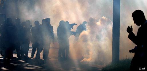 Sukobi između policije i ekstremnih desničara