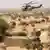 Вертолет летит на севере Мали