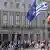 Bundesfinanzministerium Berlin mit griechischer Flagge Archiv 2011