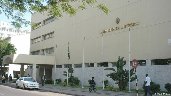 Moçambique: Parlamento deve ″melhorar urgentemente″ lei da CNE | Moçambique | DW | 15.10.2020