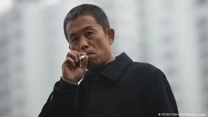 China ein Mann raucht