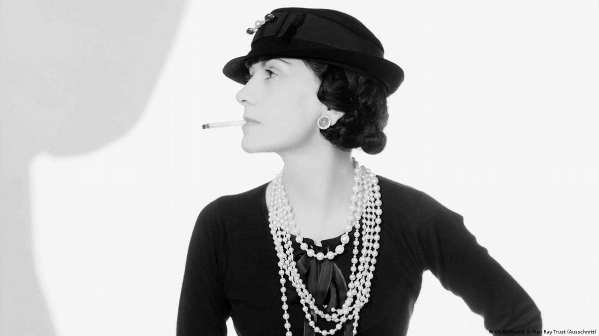 Del vestidito negro al perfume 'nº5': cómo Coco Chanel supo hacerse  imprescindible