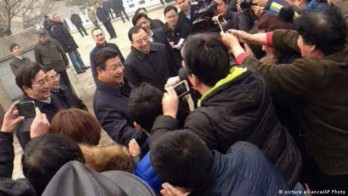 Präsident Chinas Xi Jinping badet in der Menge