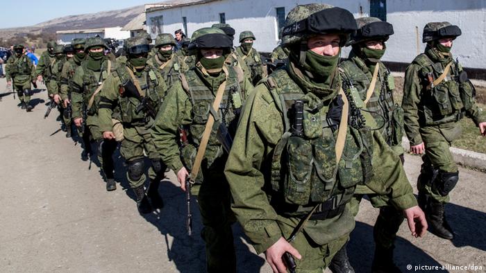 Soldaten in einer Militärbasis in Simferopol auf der Krim (Foto: picture alliance/dpa)