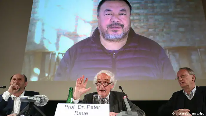 Deutschland China Pk mit Video-Botschaft von Ai Weiwei in Berlin