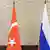 Eine russische und türkische Flagge (Foto: Reuters)