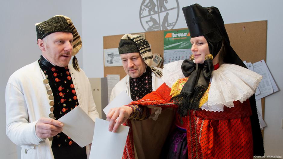 traditional northern german clothing