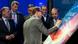 Internetminister Alexander Dobrindt unterschreibt ein Plakat der Netzallianz. (Bild: dpa) Internetminister Alexander Dobrindt unterschreibt ein Plakat der Netzallianz. (Bild: dpa)