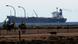 Der Tanker Morning Glory im Hafen von Al-Sidra (Foto: Reuters) Der Tanker Morning Glory im Hafen von Al-Sidra (Foto: Reuters)