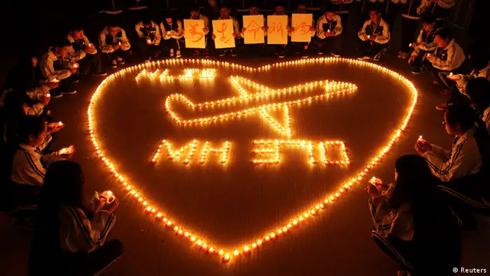 China Gebete für Passagiere der abgestürzten Maschine der Malaysia Airlines