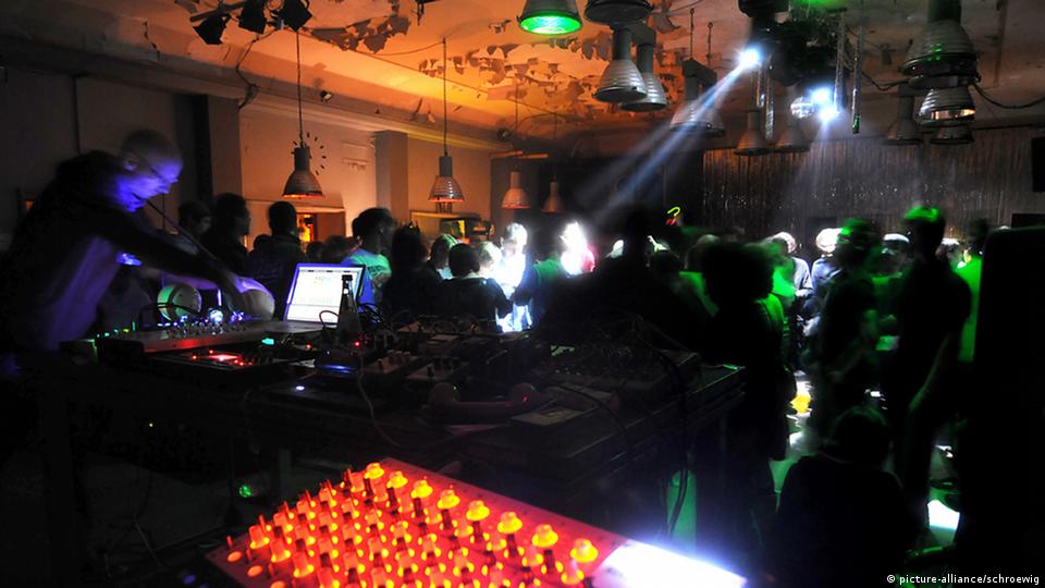 What makes Berlin's Berghain club special – DW – 10/02/2021