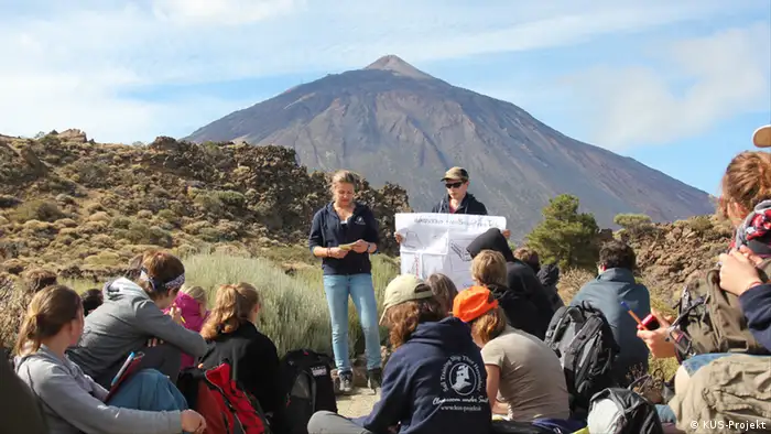 Biologieunterricht im Schatten des Pico del Teide (Foto: KUS-Projekt)
