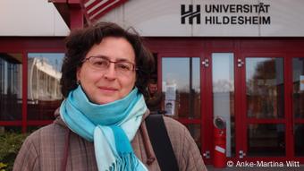 Die Spanierin Ana María Iglesias promoviert an der Universität Hildesheim und hat eine achtjährige Tochter (Foto: DW/Witt)