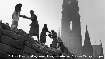 Symbolbild Deutschland Wiederaufbau Nachkriegszeit Trümmerfrauen